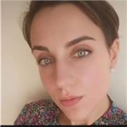 Laureata in Giurisprudenza, abilitata all'esercizio della professione forense, attualmente Avvocato, impartisce riperizioni private in materie giuridiche con particolare attenzione alla disciplina civilistica